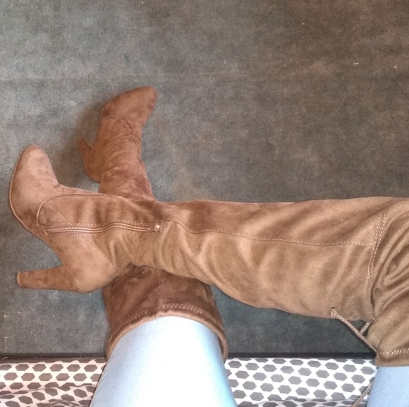 Brand New, Brown over-the-knee Boots. - Picture 2 of 3